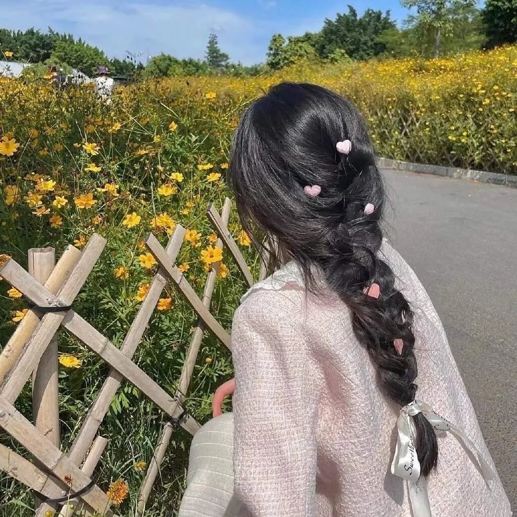 空房间里的女人